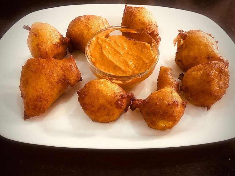 Plato de tapa buñuelos bacalao en Reus